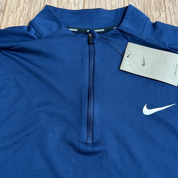 MENS NIKE DRI-FIT ELEMENT 1/2-ZIP TOP (STANDARD FIT)
Men's Running Top Navy - Picture 4 of 9